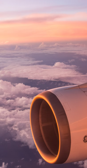 Airplane wing